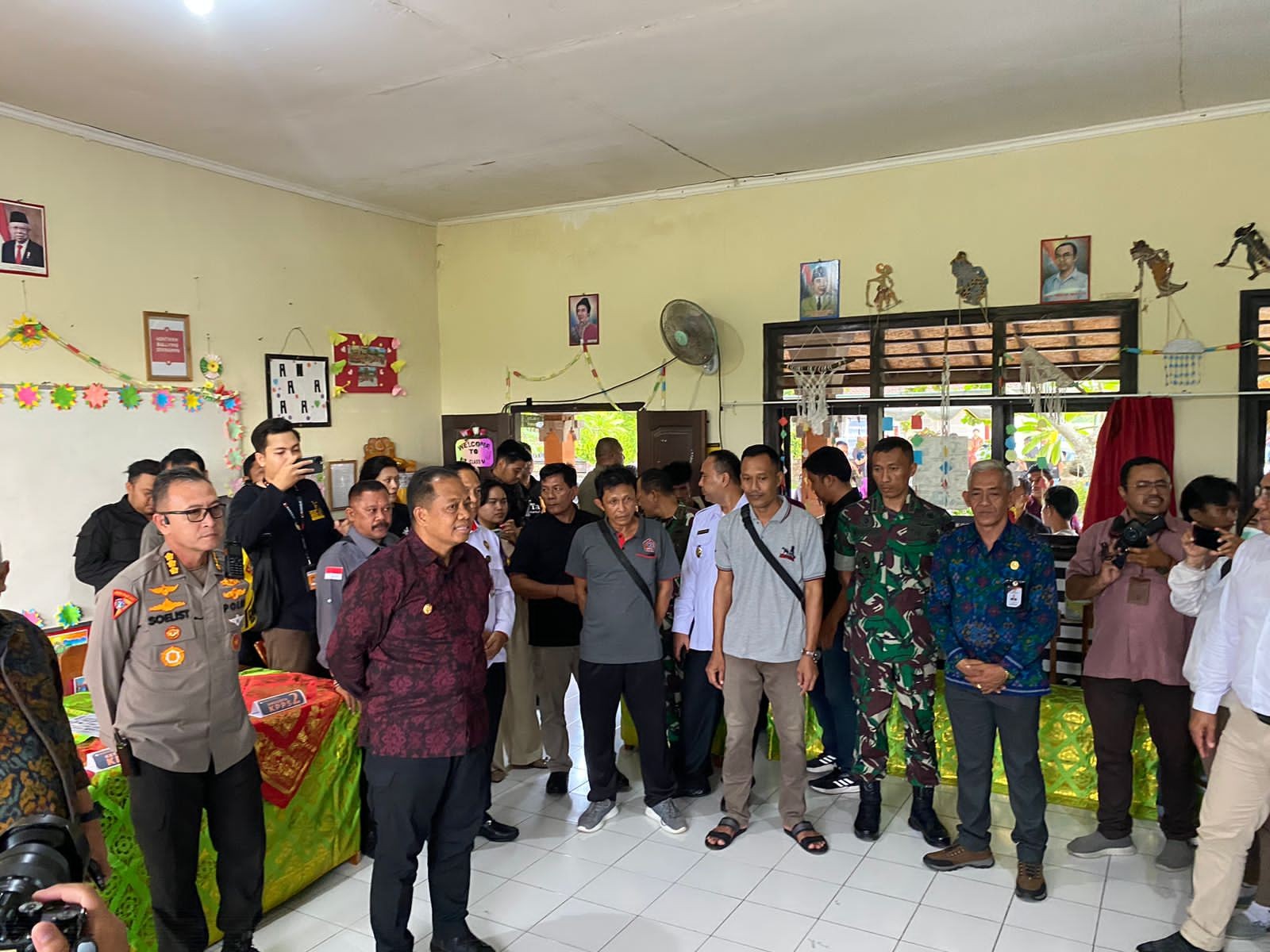 Penjabat (Pj) Gubernur Bali, S. M. Mahendra Jaya tinjau TPS V Desa Gubug,  H-1 pada Selasa (13/2/2024).